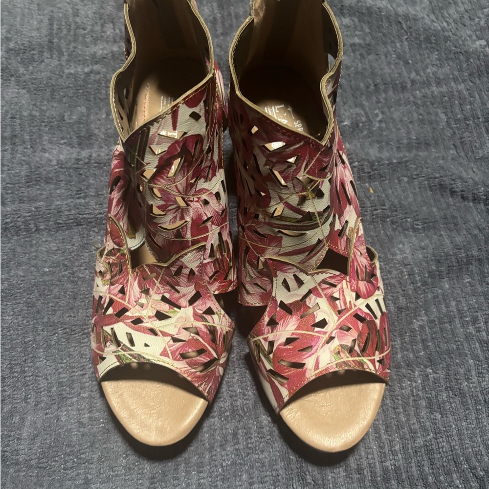 L'ATISTE Pink Sandals Fashionable Footwear